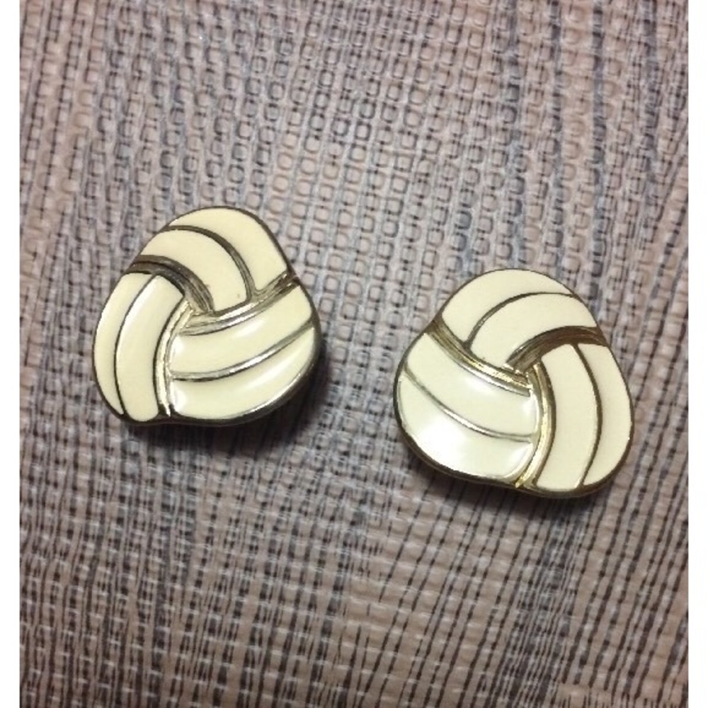 Vintage Earrings Signed Trifari Gold Tone Creamy Enamel
